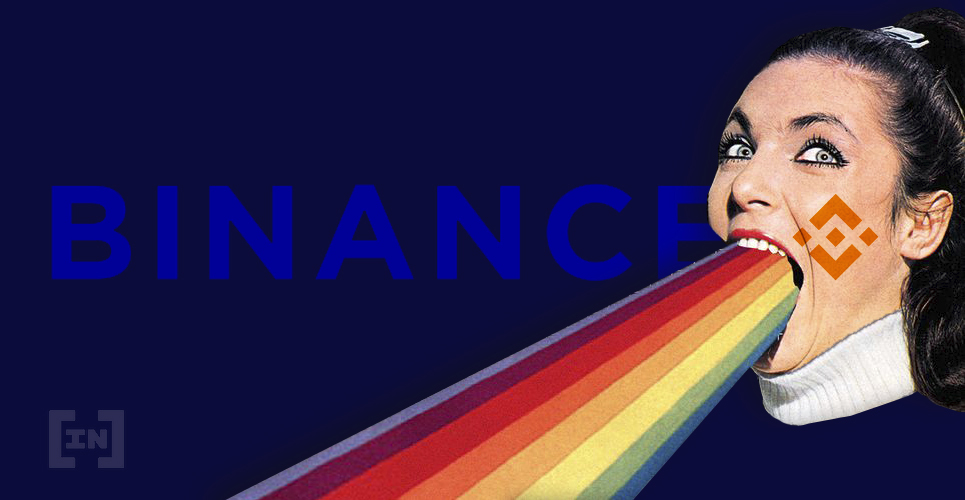 cô gái với logo của binance