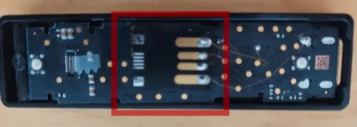 Đây là Ledger giả mạo. Cấu trúc 4 chấu như một USB bình thường. Nguồn: BleepingComputer