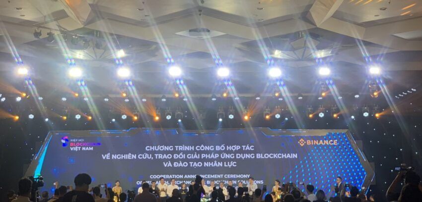 Tại sự kiện đã diễn ra lễ ký kết MOU giữa Binance và Hiệp hội blockchain Việt Nam
